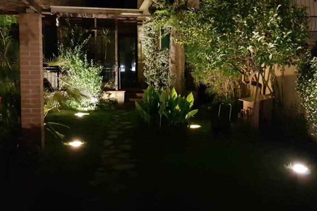 La Casa Con Piscina Riscaldata Interna Anna Luxury Garden Lägenhet Pisa Exteriör bild