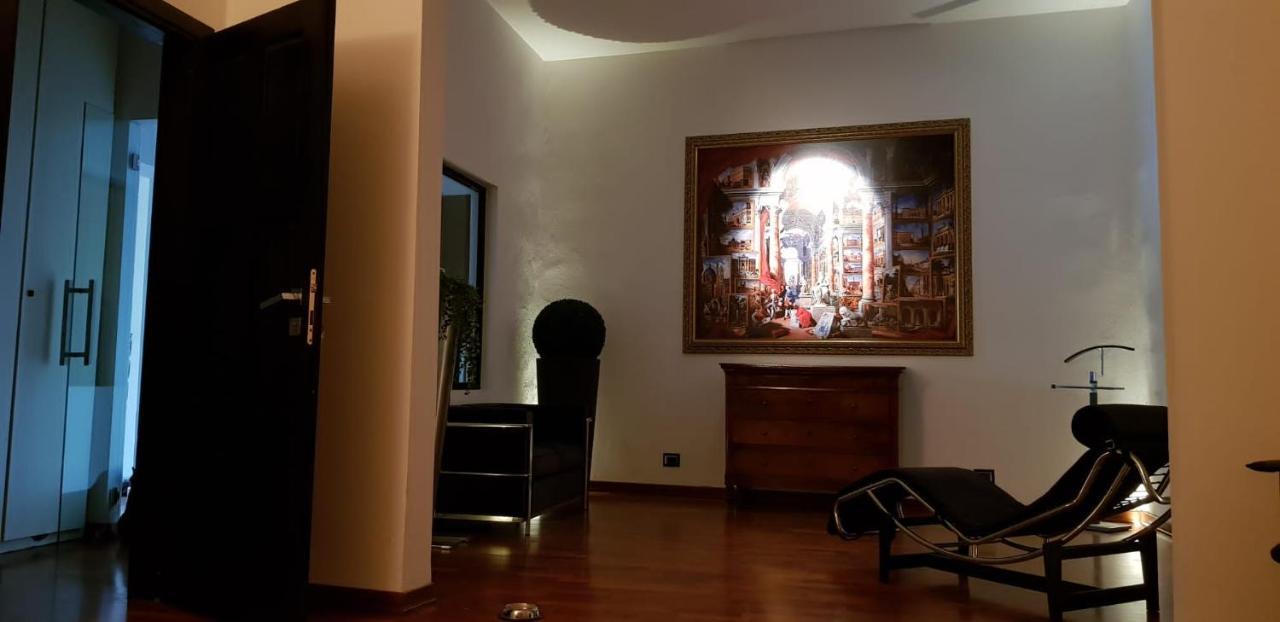 La Casa Con Piscina Riscaldata Interna Anna Luxury Garden Lägenhet Pisa Exteriör bild